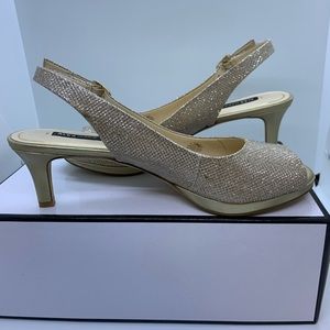 Beautiful gold Alex Marie heel
